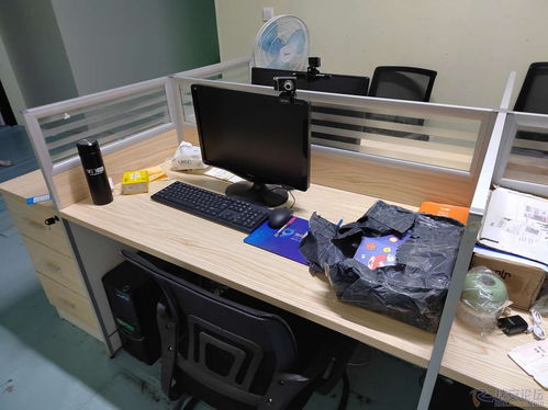 辦公桌與電腦低價(jià)轉(zhuǎn)讓?zhuān)瑢?zhuān)業(yè)維修計(jì)算機(jī)及辦公設(shè)備服務(wù)
