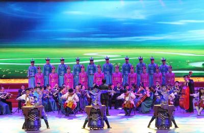 花滿草原 通遼文聯(lián)第六次代表大會(huì)專場(chǎng)文藝晚會(huì)，譜寫新時(shí)代文藝華章